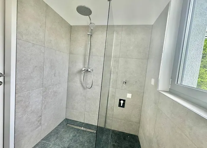 Rooftop With Balcony & Free Parking Apartamento Viena